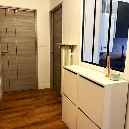 Cozy Near Train Station